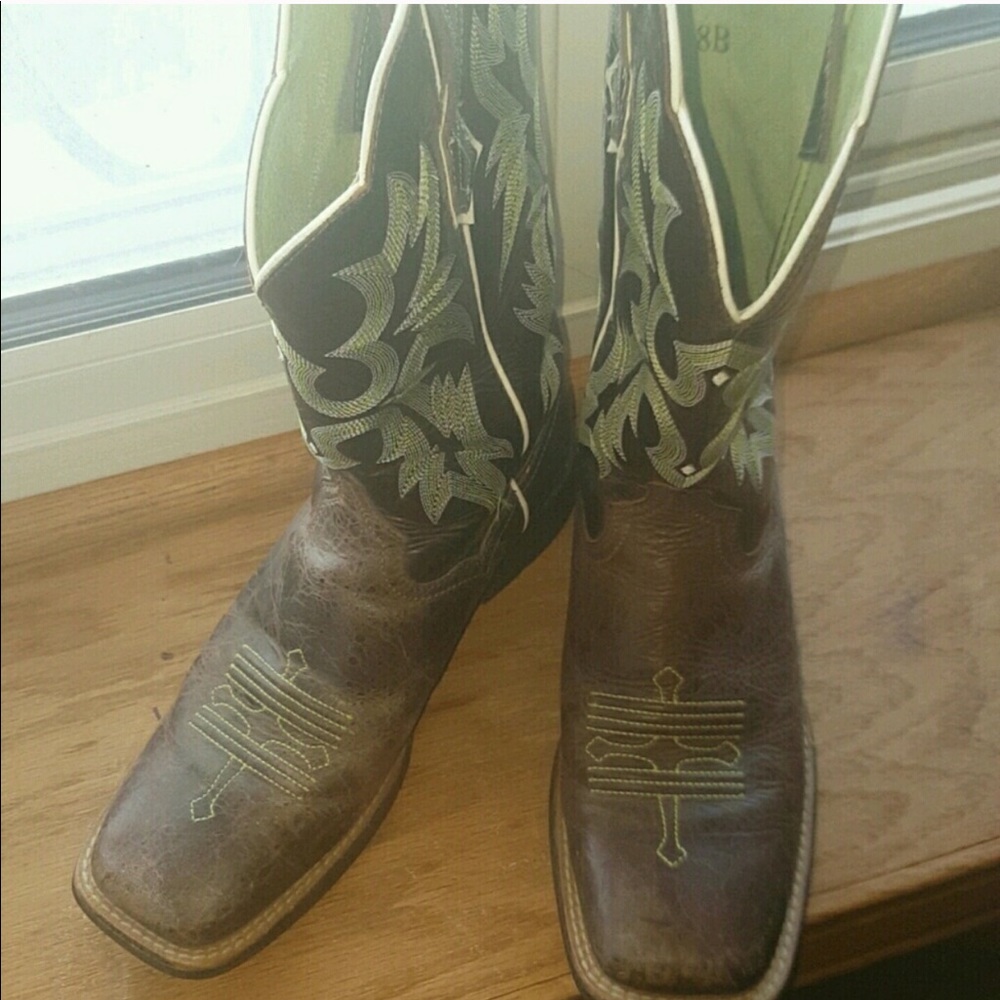 Boots - Picture 2 of 3